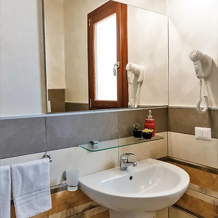 La Piazzetta أولبيا